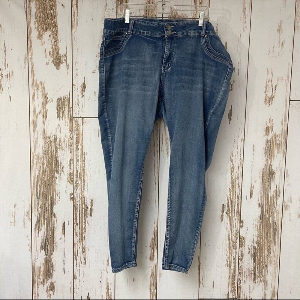 Rue 21, Mid Rise Flex Jeggings. Size 24R. In good used condition!